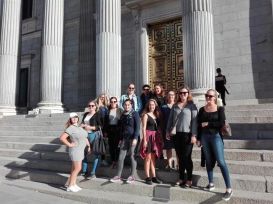 Alumnas de Capicúa junto al Palacio de Congresos
